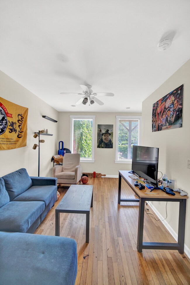 Building Photo - 919 Foster St