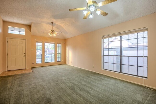 Building Photo - 1425 Longhorn Dr