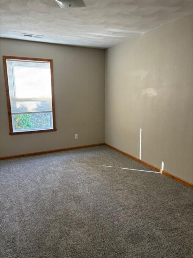 Building Photo - 10258 Clearwing Ln