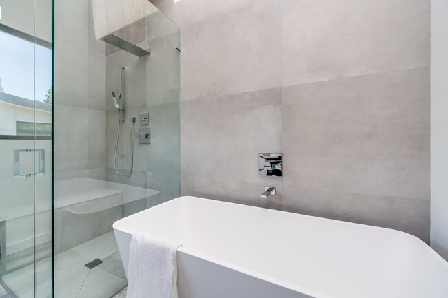 Building Photo - 370 N San Vicente Blvd