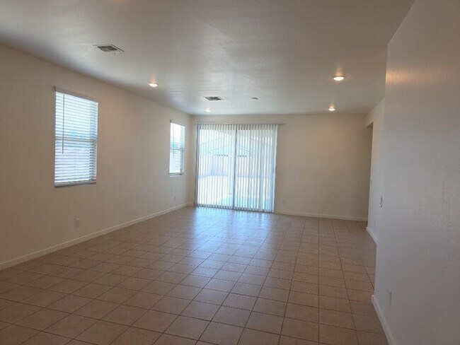 Building Photo - 18085 W Elm St