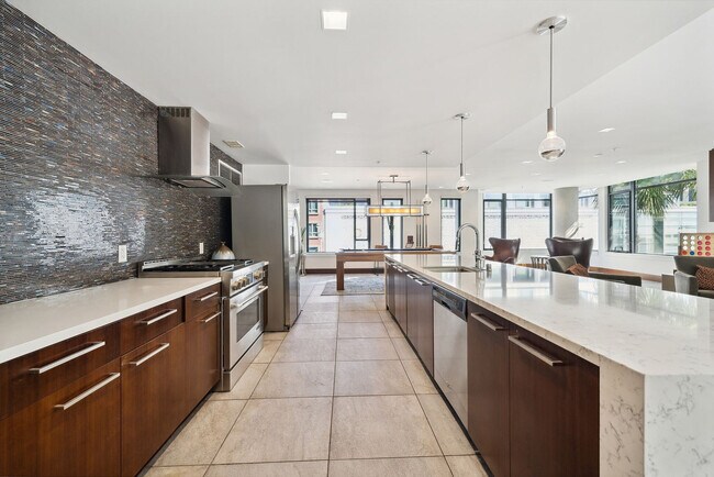 Building Photo - 185 Channel St