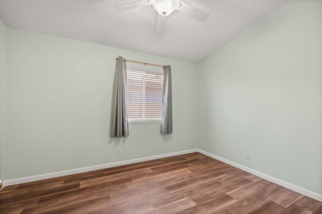 Building Photo - Beautiful 3 Bedroom Home
