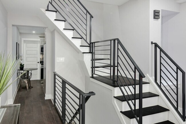 Building Photo - Modern Brewerytown Home