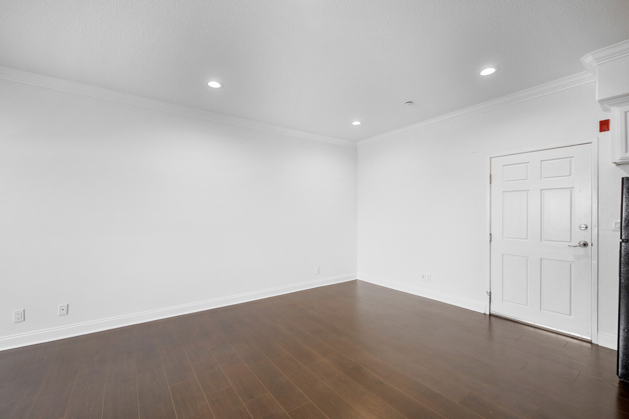 Building Photo - 540 E Angeleno Ave