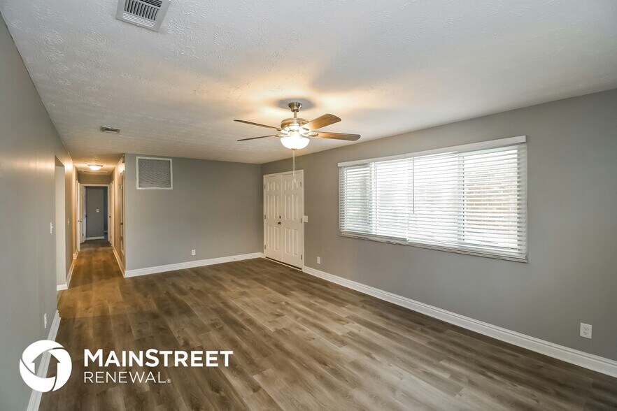 Building Photo - 4605 Silver Ridge Dr