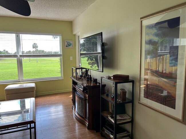 Building Photo - 7797 Golf Cir Dr