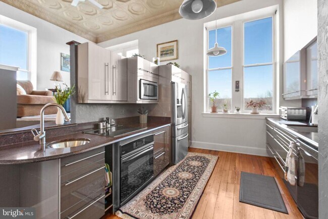 Building Photo - 809 Caroline St