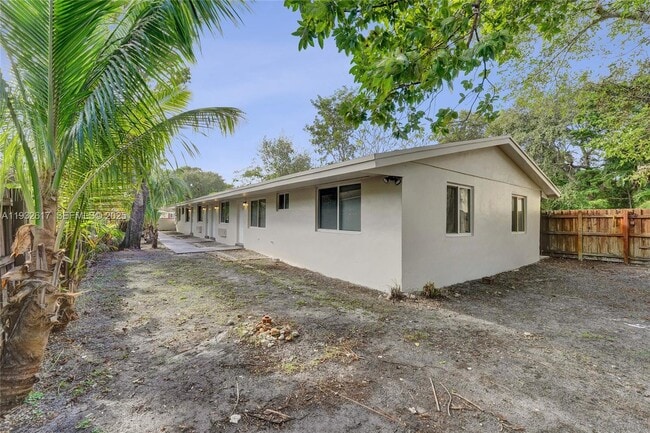 Building Photo - 30 SW 8th St