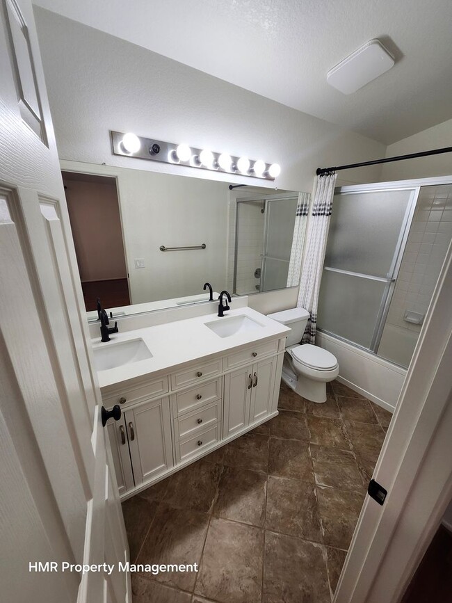 Building Photo - 2bed/2bath Condo near Victoria Gardens!