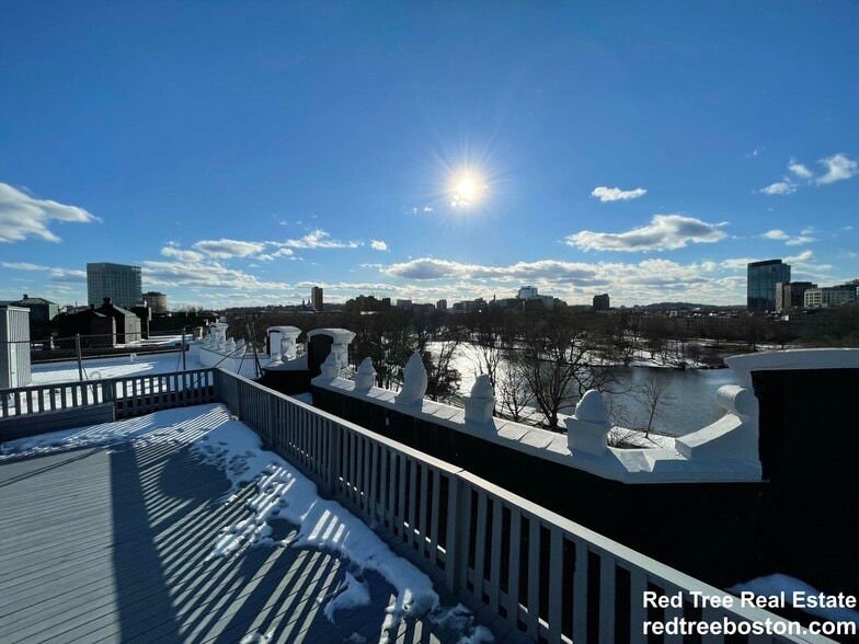 Building Photo - 80 Fenway St