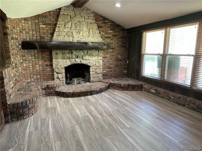 Building Photo - 7841 Transit Rd