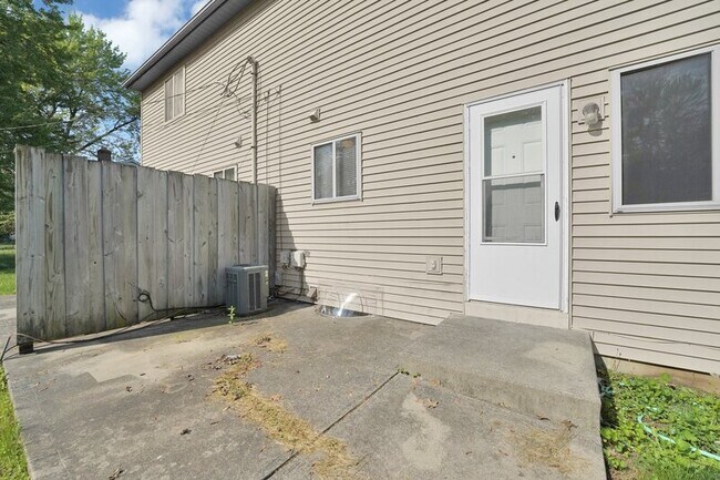 Building Photo - 2522-2524-2524 Weyburn Rd