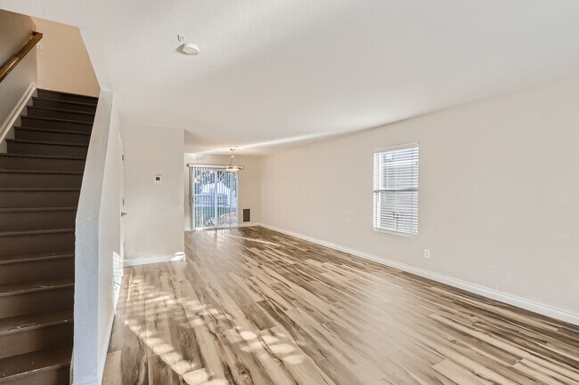 Living room w Dining Area - 5120 Perth St