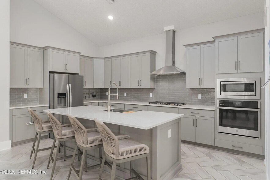 Building Photo - 40 Blue Hampton Dr