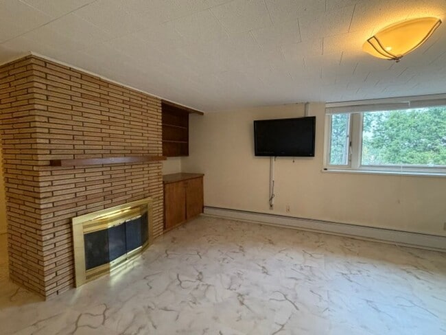 Building Photo - 1653 Woodland Ave