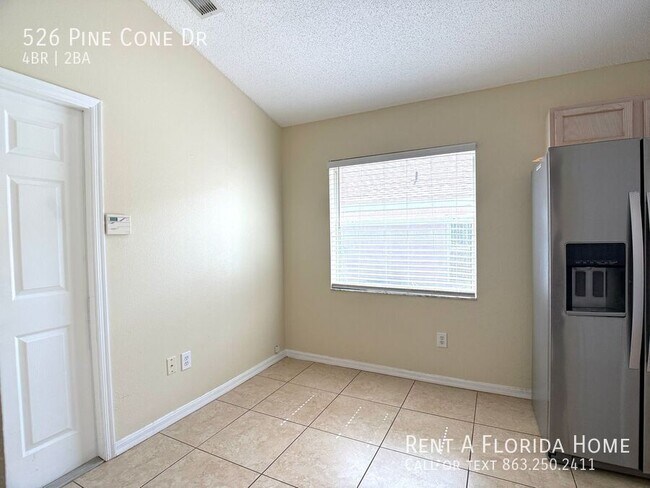Building Photo - 526 Pine Cone Dr