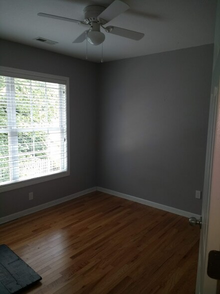 Building Photo - 14 Grove Garden Ave