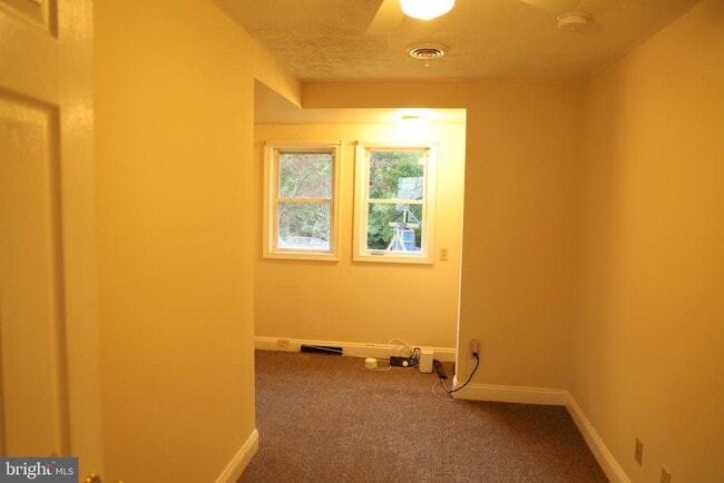 Building Photo - 13126 Sylvan Ave