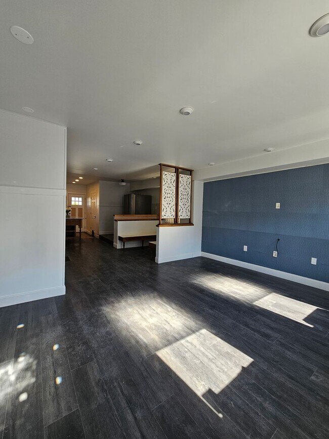 Building Photo - 513 Poplar St