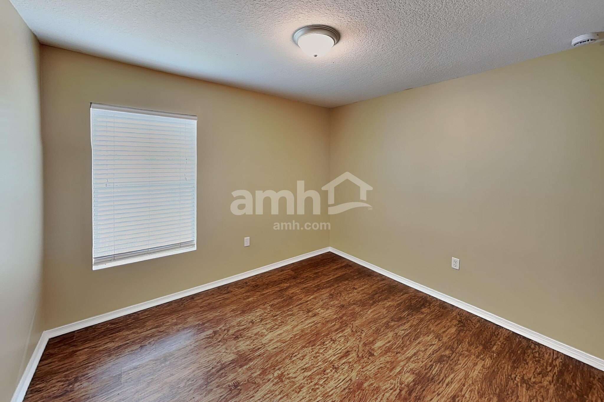 Building Photo - 1733 Strathmore Cir