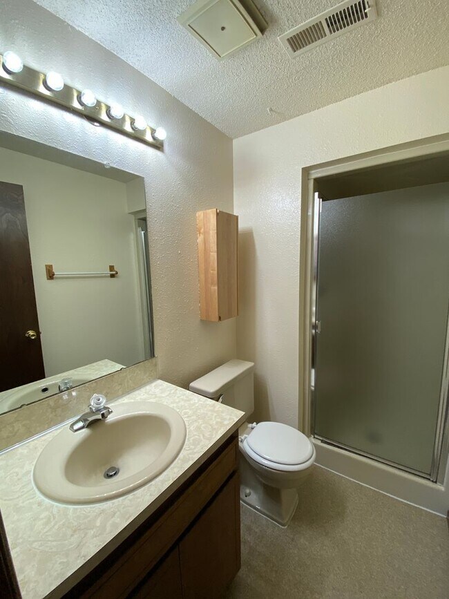 Building Photo - Spacious 3 bedroom 2 Bath Home in SE Corvallis