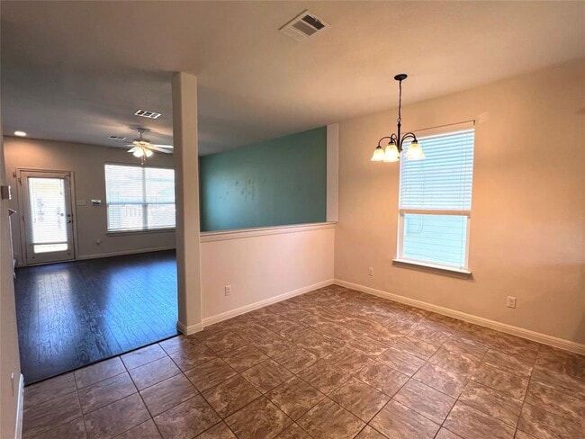 Building Photo - 801 Alamo Plaza Dr