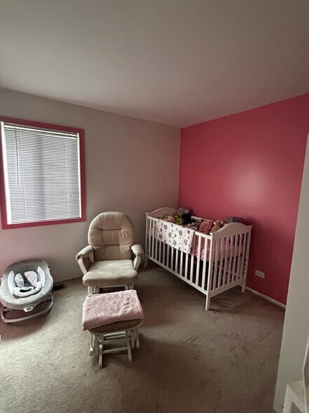 Building Photo - 800 W Beechtree Ln