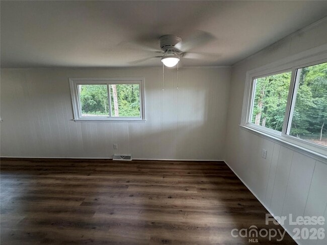 Building Photo - 147 Crooked Ln
