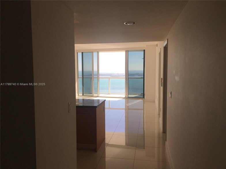 Building Photo - 475 Brickell Ave