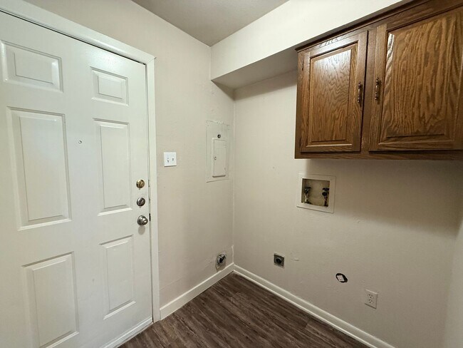 Building Photo - 1413-1415 Blackwell Drive