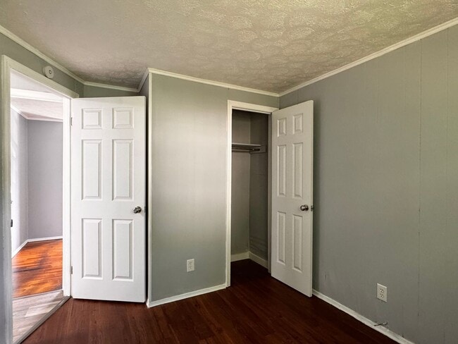 Building Photo - 1504 6th St SE
