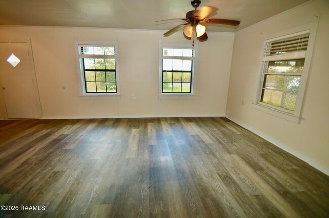 Building Photo - 2114 S Ave F