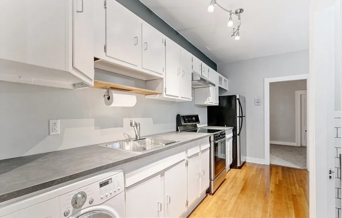 Building Photo - 1 Saint Charles St