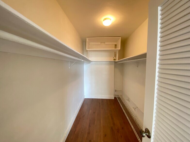 Building Photo - 5825 Collins Ave