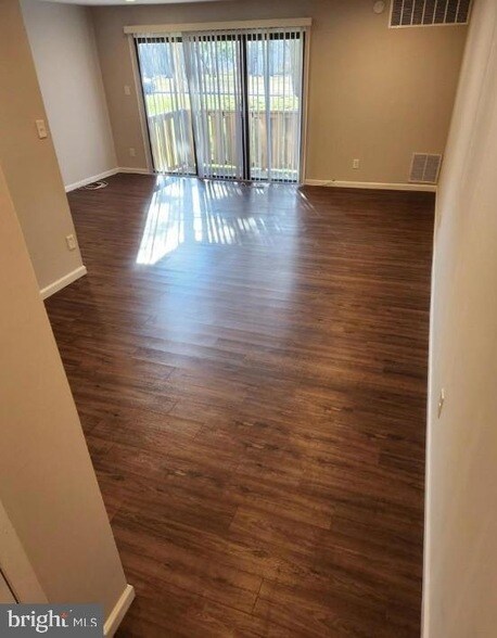 Building Photo - 2115 Woodhollow Dr