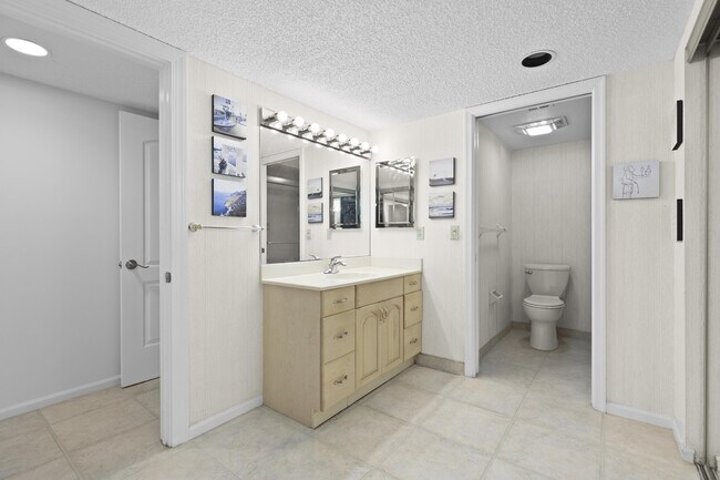 Building Photo - 5172 SE Club Way