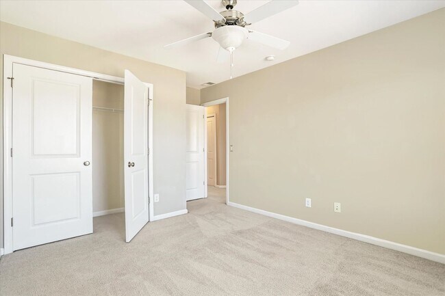 Building Photo - Cute 3 bedroom 2 bath