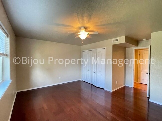 Building Photo - 6735 Delmonico Dr