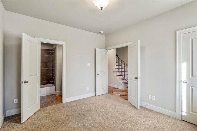 Building Photo - 2824 Leeland St