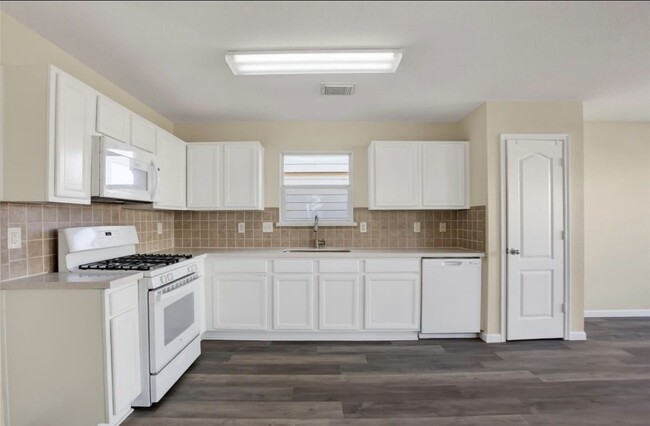 Building Photo - 10635 Goldfinch Rd