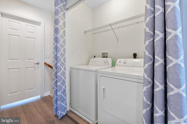 Building Photo - 407 Susan Cir