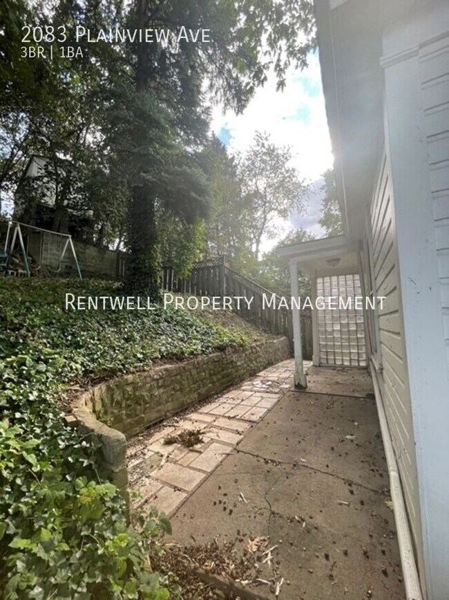 Building Photo - 2083 Plainview Ave