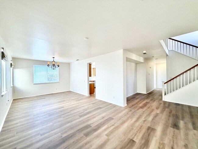 Building Photo - Spacious 3 Bedroom Home with Loft, Large Backyard & 2 Car Garage