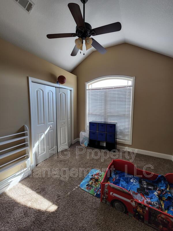 Building Photo - 205 Allington Ct