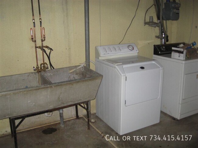 Building Photo - 2863 Marshall St