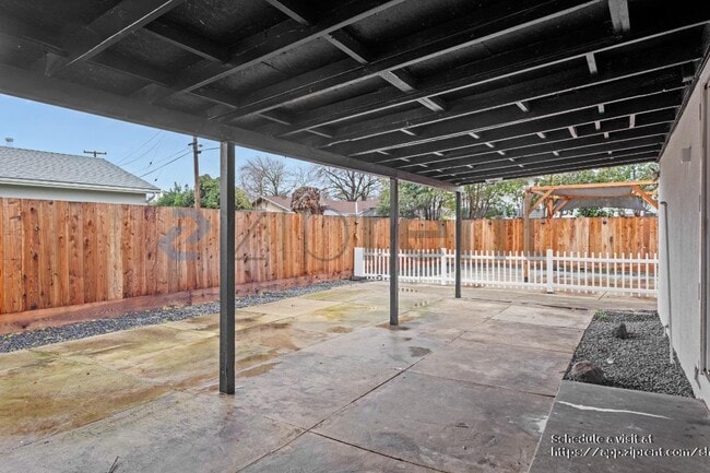 Building Photo - 1821 Debonaire Dr