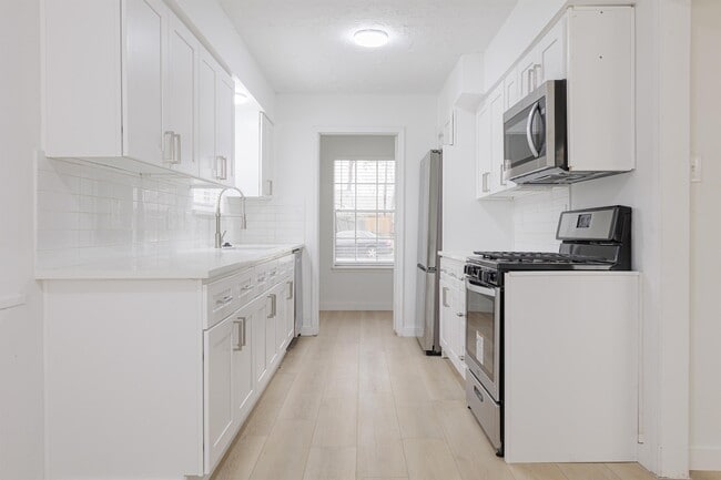 Building Photo - 3206 Cherry Creek Dr