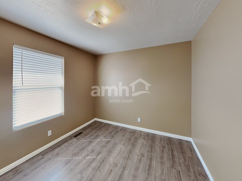Building Photo - 1886 Juniper Dr