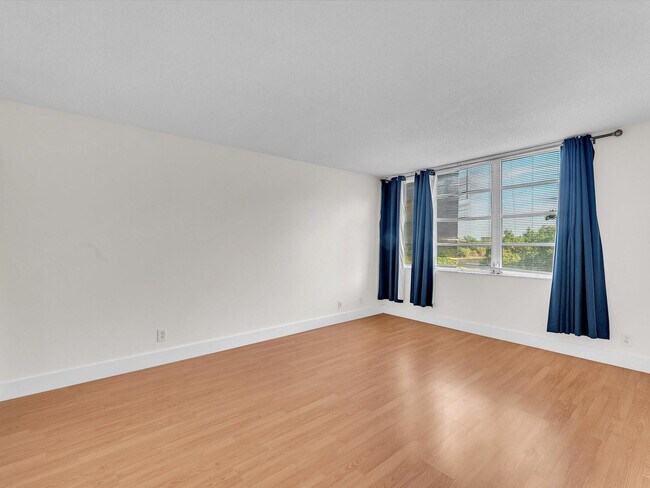 Building Photo - 6901 Environ Blvd